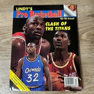 NBA Michael Jordan Lindy's Pro 95-96 Annual Magazine Book- Clash of The Titans